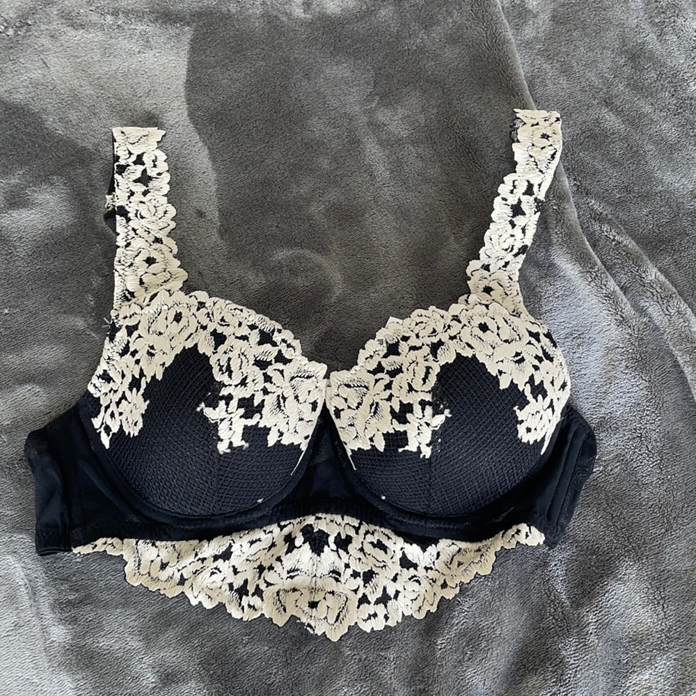 Black lace bra